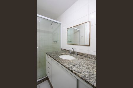 Apartamento para alugar com 208m², 3 quartos e 3 vagas Apartamento para alugar com 208m², 3 quartos e 3 vagasBanheiro da suíte