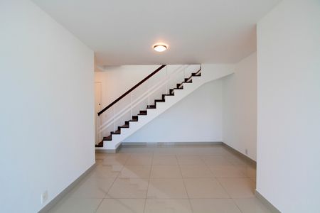 Apartamento para alugar com 208m², 3 quartos e 3 vagas Apartamento para alugar com 208m², 3 quartos e 3 vagasSala