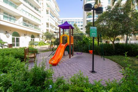 Apartamento para alugar com 208m², 3 quartos e 3 vagas Apartamento para alugar com 208m², 3 quartos e 3 vagasÁrea comum - Playground