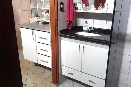 Casa à venda com 217m², 3 quartos e 3 vagas