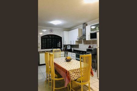 Casa à venda com 124m², 3 quartos e 4 vagas