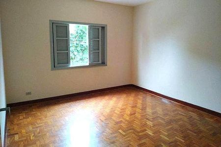 Casa à venda com 240m², 4 quartos e 2 vagas