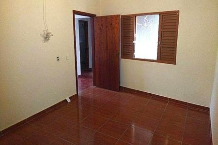 Casa à venda com 240m², 4 quartos e 2 vagas