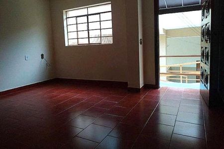 Casa à venda com 240m², 4 quartos e 2 vagas
