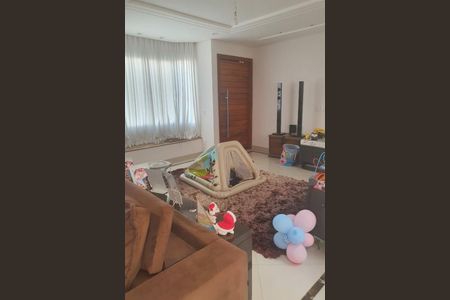 Casa à venda com 251m², 3 quartos e 8 vagas