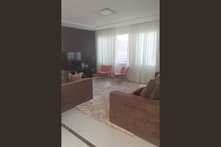 Casa à venda com 251m², 3 quartos e 8 vagas