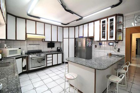 Casa à venda com 150m², 4 quartos e 4 vagas