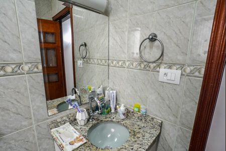 Casa à venda com 150m², 3 quartos e 2 vagasBanheiro Corredor