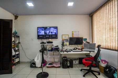 Casa à venda com 150m², 3 quartos e 2 vagasEscritório