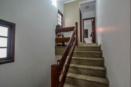 Casa à venda com 150m², 3 quartos e 2 vagasEscada