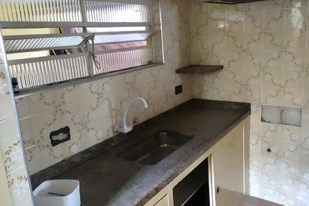 Casa à venda com 196m², 2 quartos e 4 vagas