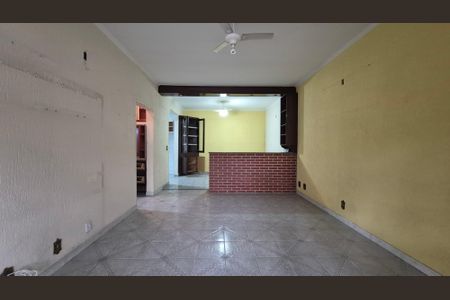 Casa à venda com 125m², 1 quarto e 2 vagasSala