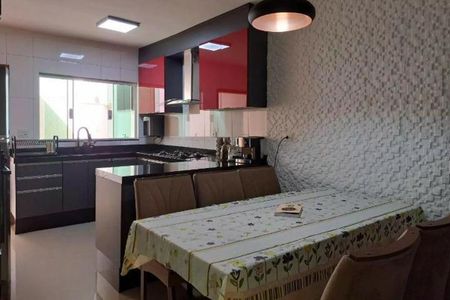 Casa à venda com 84m², 3 quartos e 2 vagas