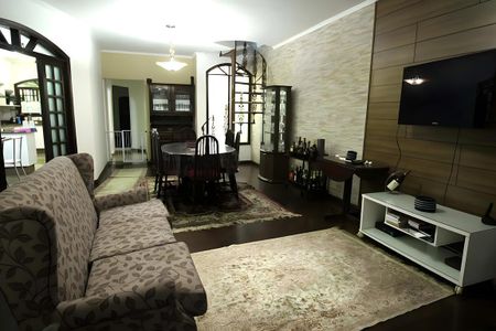 Casa à venda com 362m², 3 quartos e 3 vagas