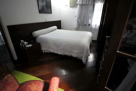 Casa à venda com 362m², 3 quartos e 3 vagas