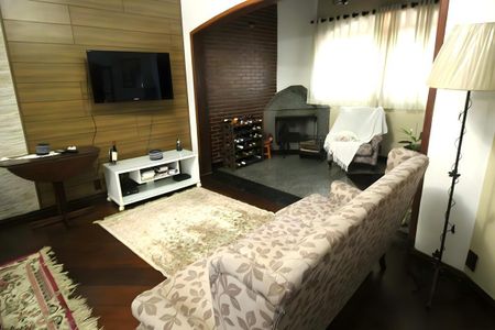 Casa à venda com 362m², 3 quartos e 3 vagas