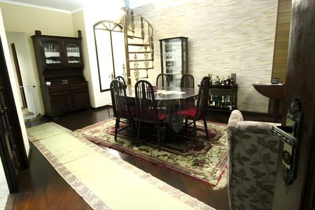 Casa à venda com 362m², 3 quartos e 3 vagas