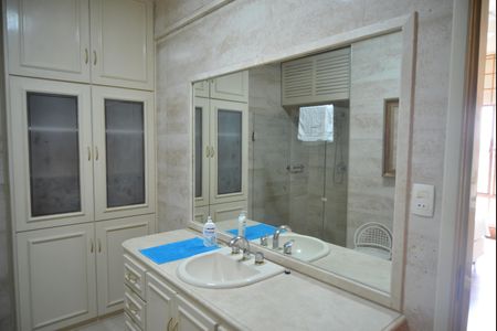 Apartamento à venda com 169m², 3 quartos e 1 vagaBanheiro da Suíte