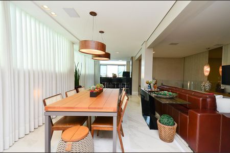 Apartamento à venda com 192m², 4 quartos e 3 vagas Apartamento à venda com 192m², 4 quartos e 3 vagasÁrea comum