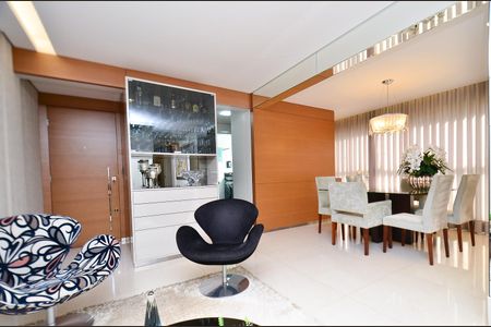 Apartamento à venda com 192m², 4 quartos e 3 vagas Apartamento à venda com 192m², 4 quartos e 3 vagasSala de Jantar