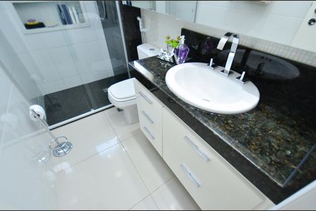 Apartamento à venda com 192m², 4 quartos e 3 vagas Apartamento à venda com 192m², 4 quartos e 3 vagasBanheiro Suite