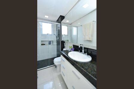 Apartamento à venda com 192m², 4 quartos e 3 vagas Apartamento à venda com 192m², 4 quartos e 3 vagasBanheiro Suite