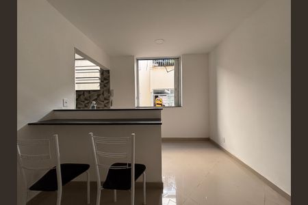 Apartamento à venda com 47m², 1 quarto e sem vaga Apartamento à venda com 47m², 1 quarto e sem vagaCozinha e Área de Serviço