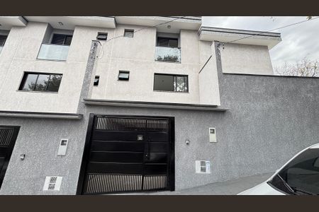 Casa à venda com 110m², 2 quartos e 2 vagas Casa à venda com 110m², 2 quartos e 2 vagasFachada