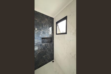 Casa à venda com 111m², 2 quartos e 2 vagas Casa à venda com 111m², 2 quartos e 2 vagasBanheiro da Suíte 2