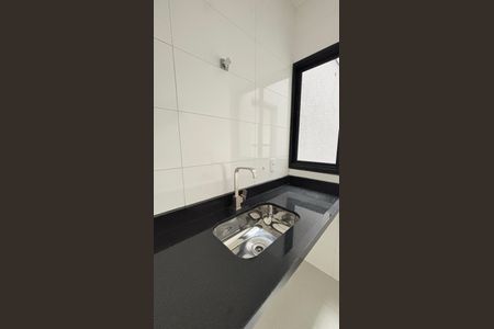 Casa à venda com 111m², 2 quartos e 2 vagas Casa à venda com 111m², 2 quartos e 2 vagasCozinha