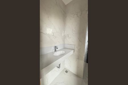 Casa à venda com 111m², 2 quartos e 2 vagas Casa à venda com 111m², 2 quartos e 2 vagasBanheiro da Suíte 2