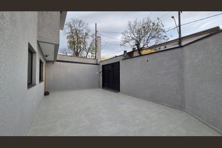 Casa à venda com 77m², 2 quartos e 2 vagas Casa à venda com 77m², 2 quartos e 2 vagasÁrea externa