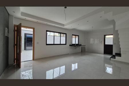 Casa à venda com 77m², 2 quartos e 2 vagas Casa à venda com 77m², 2 quartos e 2 vagasSala