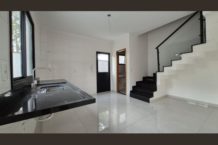 Casa à venda com 77m², 2 quartos e 2 vagas Casa à venda com 77m², 2 quartos e 2 vagasCozinha