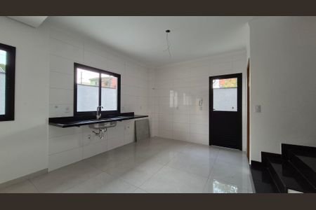 Casa à venda com 77m², 2 quartos e 2 vagas Casa à venda com 77m², 2 quartos e 2 vagasCozinha