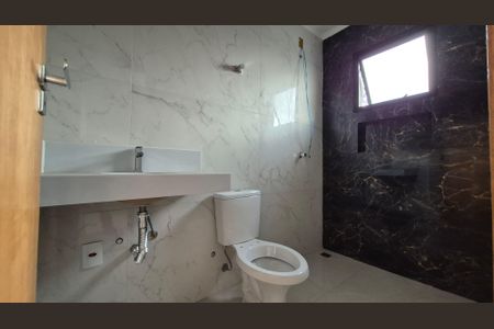 Casa à venda com 77m², 2 quartos e 2 vagas Casa à venda com 77m², 2 quartos e 2 vagasBanheiro da suíte 2