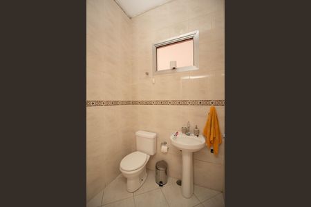 Casa à venda com 334m², 3 quartos e 4 vagas Casa à venda com 334m², 3 quartos e 4 vagasLavabo