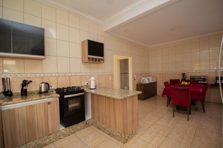 Casa à venda com 334m², 3 quartos e 4 vagas Casa à venda com 334m², 3 quartos e 4 vagasCozinha