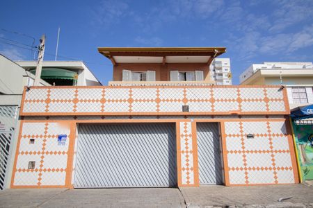 Casa à venda com 334m², 3 quartos e 4 vagas Casa à venda com 334m², 3 quartos e 4 vagasFachada