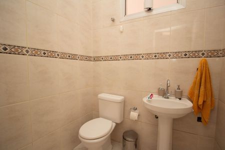 Casa à venda com 334m², 3 quartos e 4 vagas Casa à venda com 334m², 3 quartos e 4 vagasLavabo