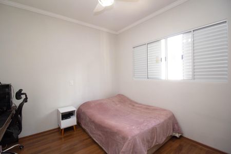 Casa à venda com 334m², 3 quartos e 4 vagas Casa à venda com 334m², 3 quartos e 4 vagasQuarto 3