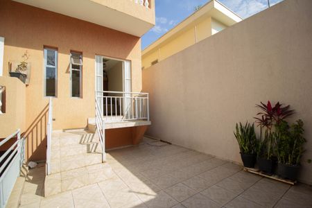 Casa à venda com 334m², 3 quartos e 4 vagas Casa à venda com 334m², 3 quartos e 4 vagasQuintal