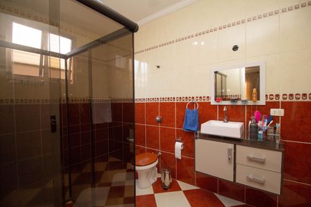 Casa à venda com 334m², 3 quartos e 4 vagas Casa à venda com 334m², 3 quartos e 4 vagasBanheiro da Suíte