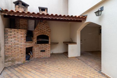 Casa à venda com 270m², 3 quartos e 3 vagas Casa à venda com 270m², 3 quartos e 3 vagasQuintal - Churrasqueira