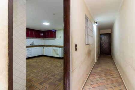 Casa à venda com 270m², 3 quartos e 3 vagas Casa à venda com 270m², 3 quartos e 3 vagasCorredor Lateral