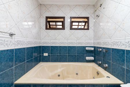 Casa à venda com 270m², 3 quartos e 3 vagas Casa à venda com 270m², 3 quartos e 3 vagasBanheiro 2