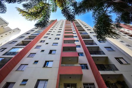 Apartamento para alugar com 49m², 2 quartos e 1 vaga Apartamento para alugar com 49m², 2 quartos e 1 vagaFachada