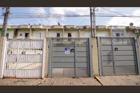 Casa à venda com 75m², 2 quartos e 2 vagasFachada
