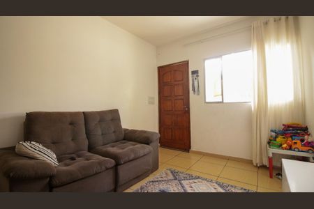 Casa à venda com 75m², 2 quartos e 2 vagasSala