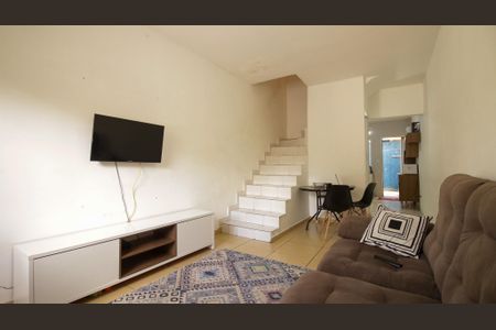 Casa à venda com 75m², 2 quartos e 2 vagasSala